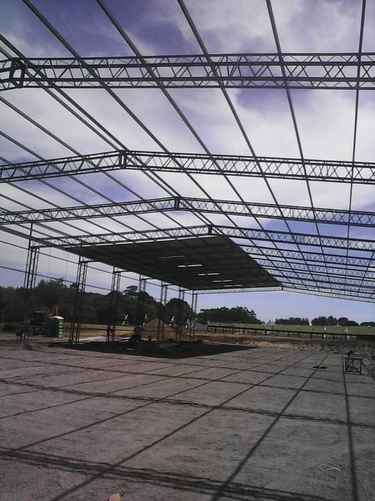 Construcciones de galpones y todo tipo de estructura metalicas también albañilería y pintura en general.