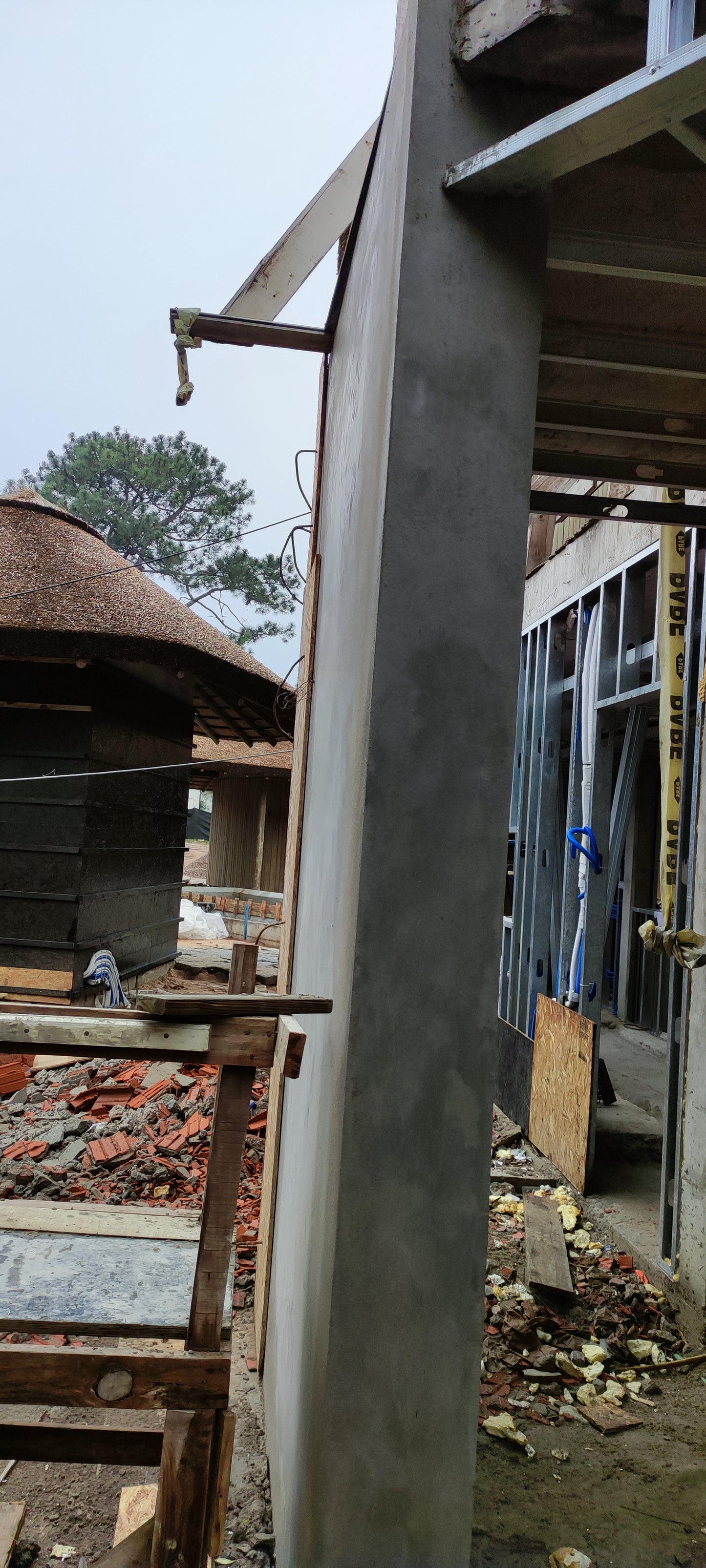 Construcciones de galpones y todo tipo de estructura metalicas también albañilería y pintura en general.