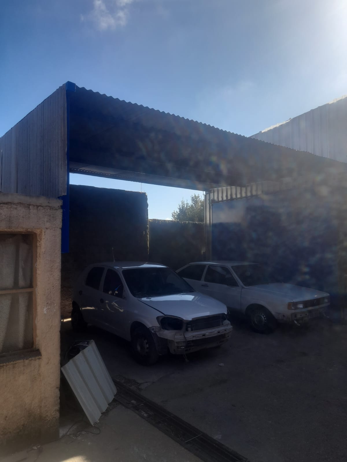 Construcciones de galpones y todo tipo de estructura metalicas también albañilería y pintura en general.