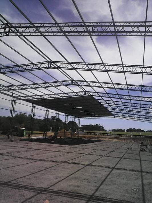 Construcciones de galpones y todo tipo de estructura metalicas también albañilería y pintura en general.