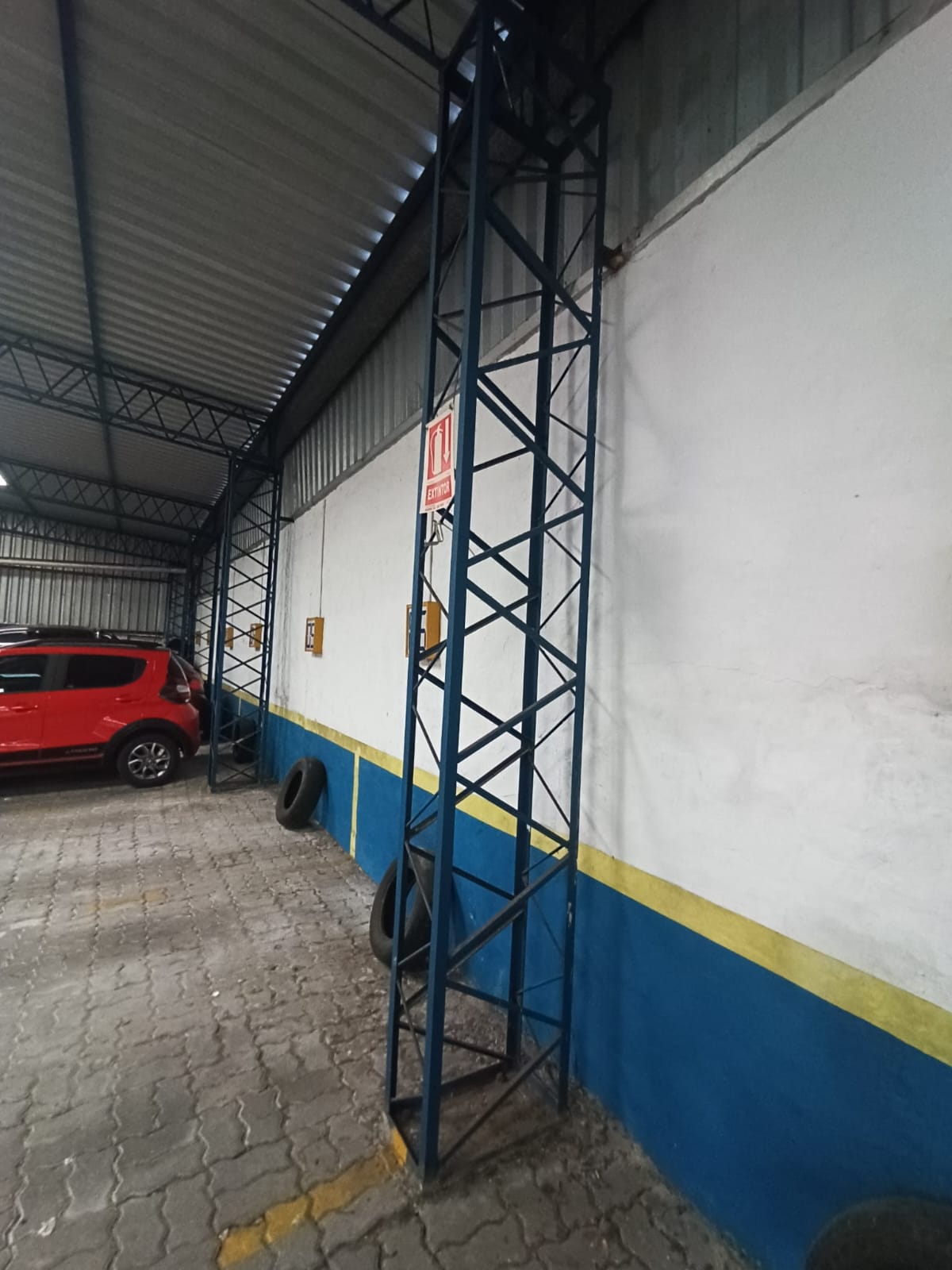 Construcciones de galpones y todo tipo de estructura metalicas también albañilería y pintura en general.