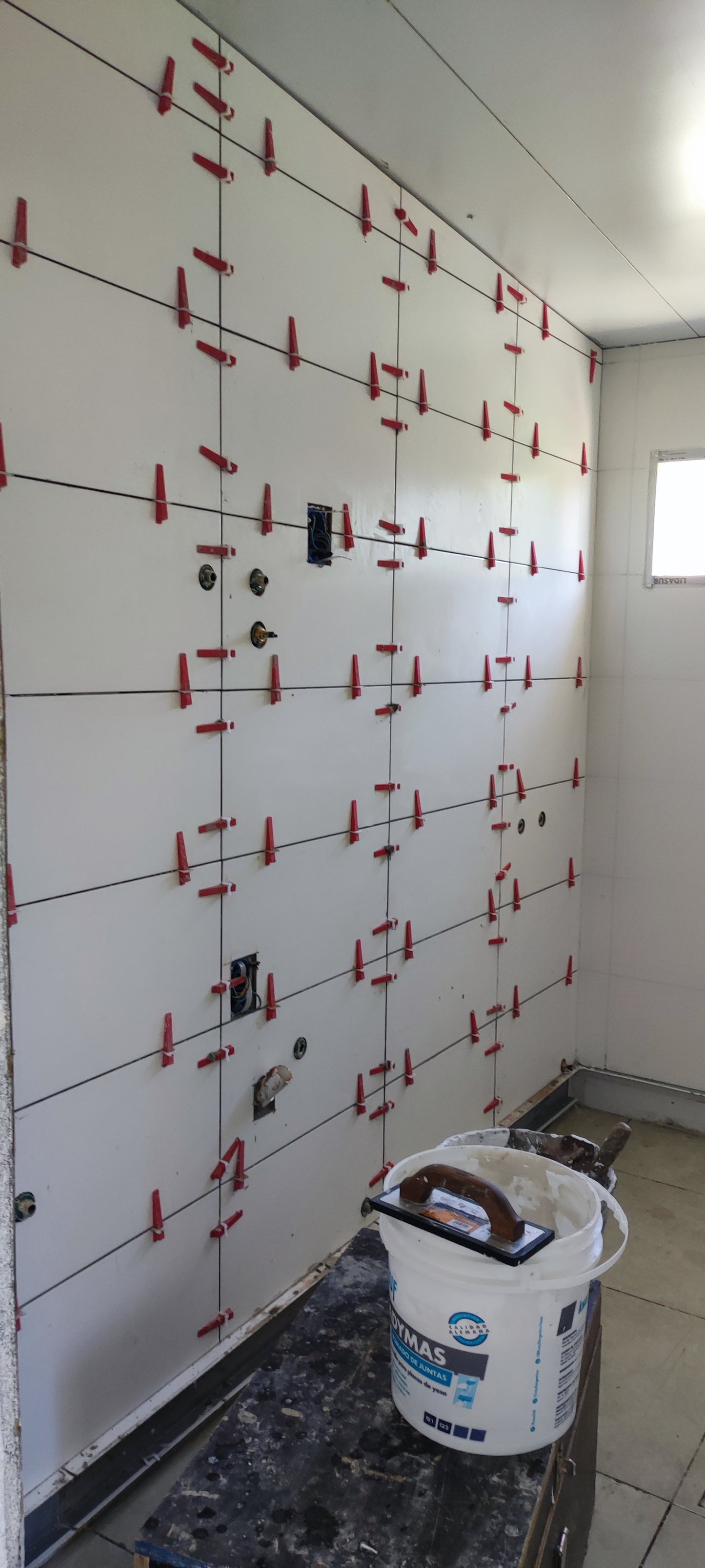 Construcciones de galpones y todo tipo de estructura metalicas también albañilería y pintura en general.