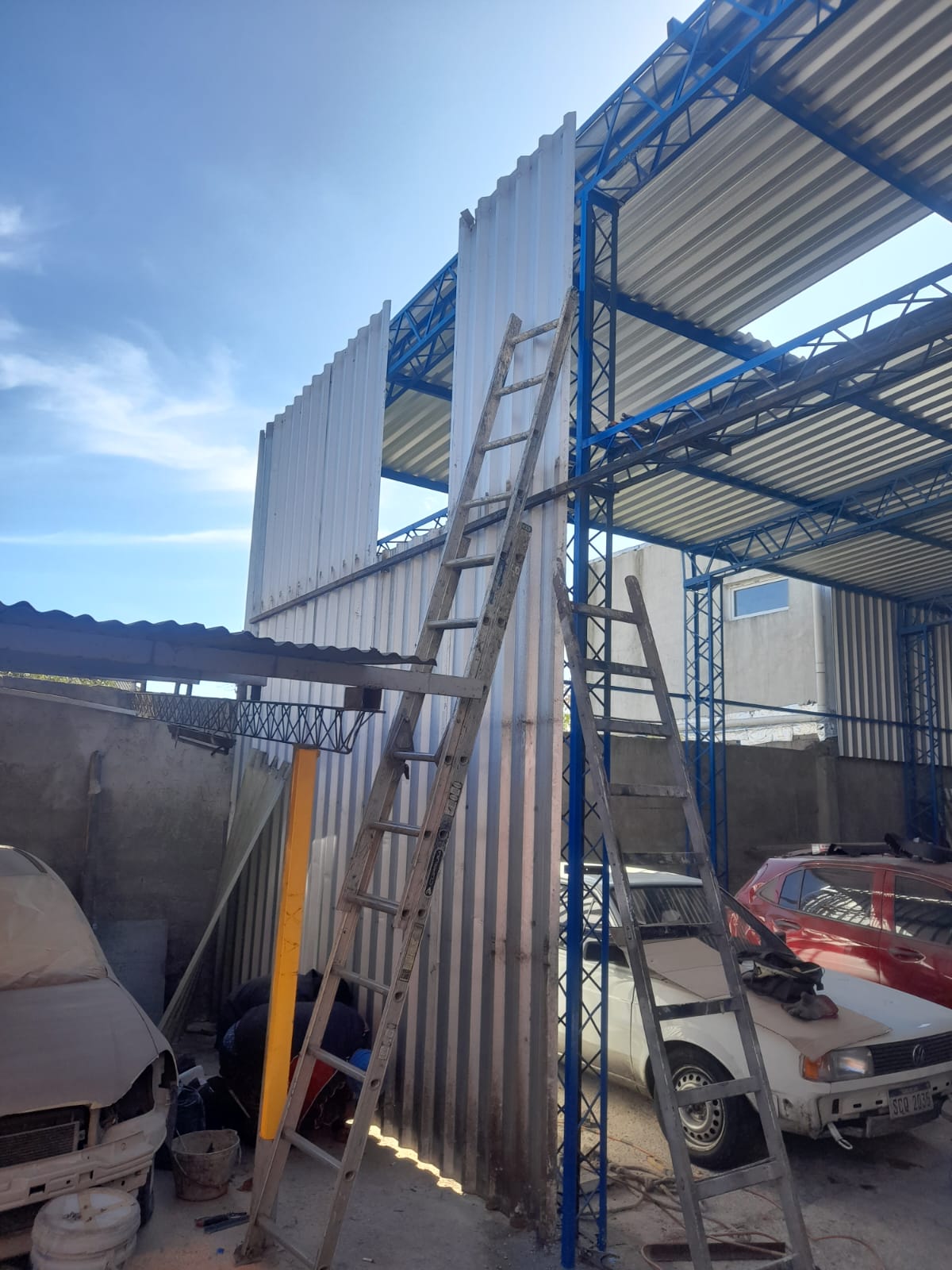 Construcciones de galpones y todo tipo de estructura metalicas también albañilería y pintura en general.