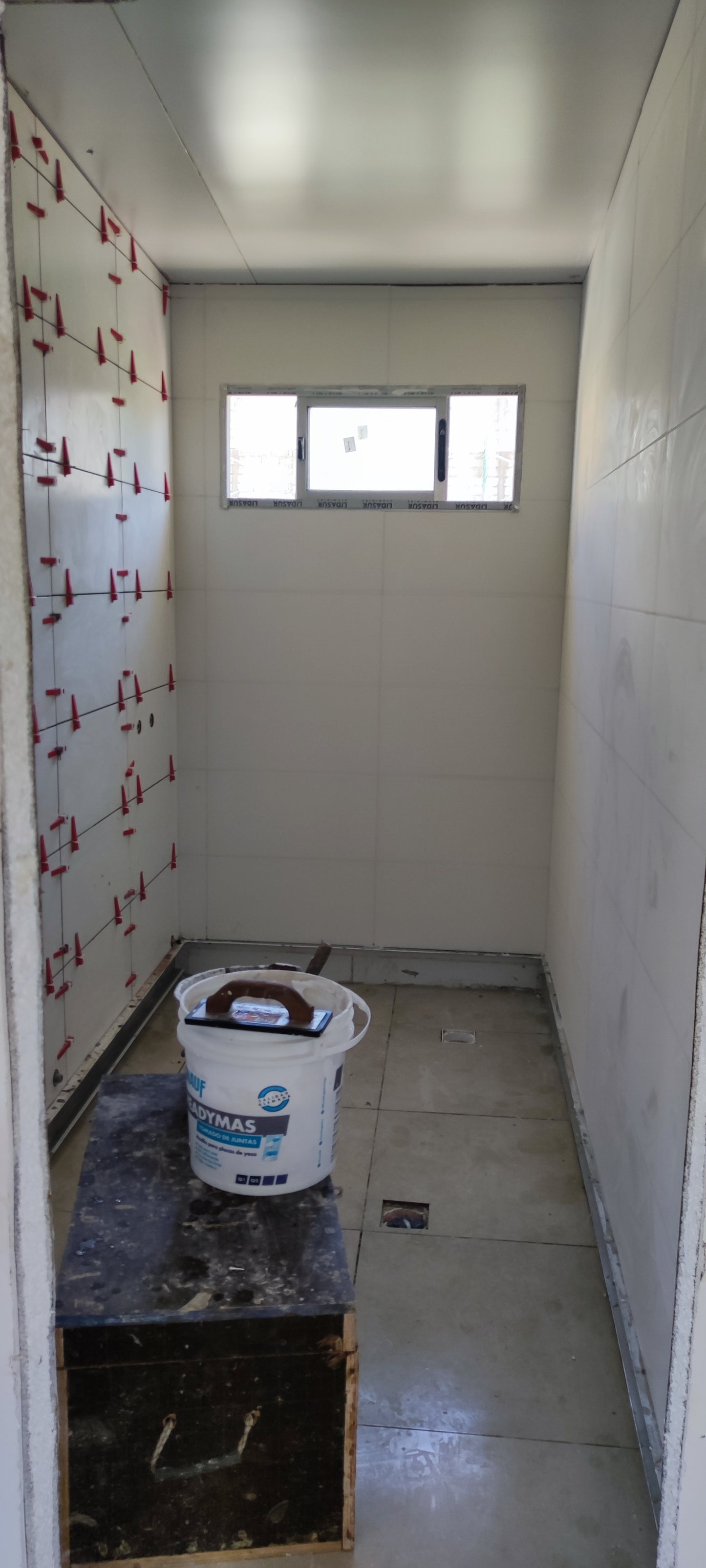 Construcciones de galpones y todo tipo de estructura metalicas también albañilería y pintura en general.