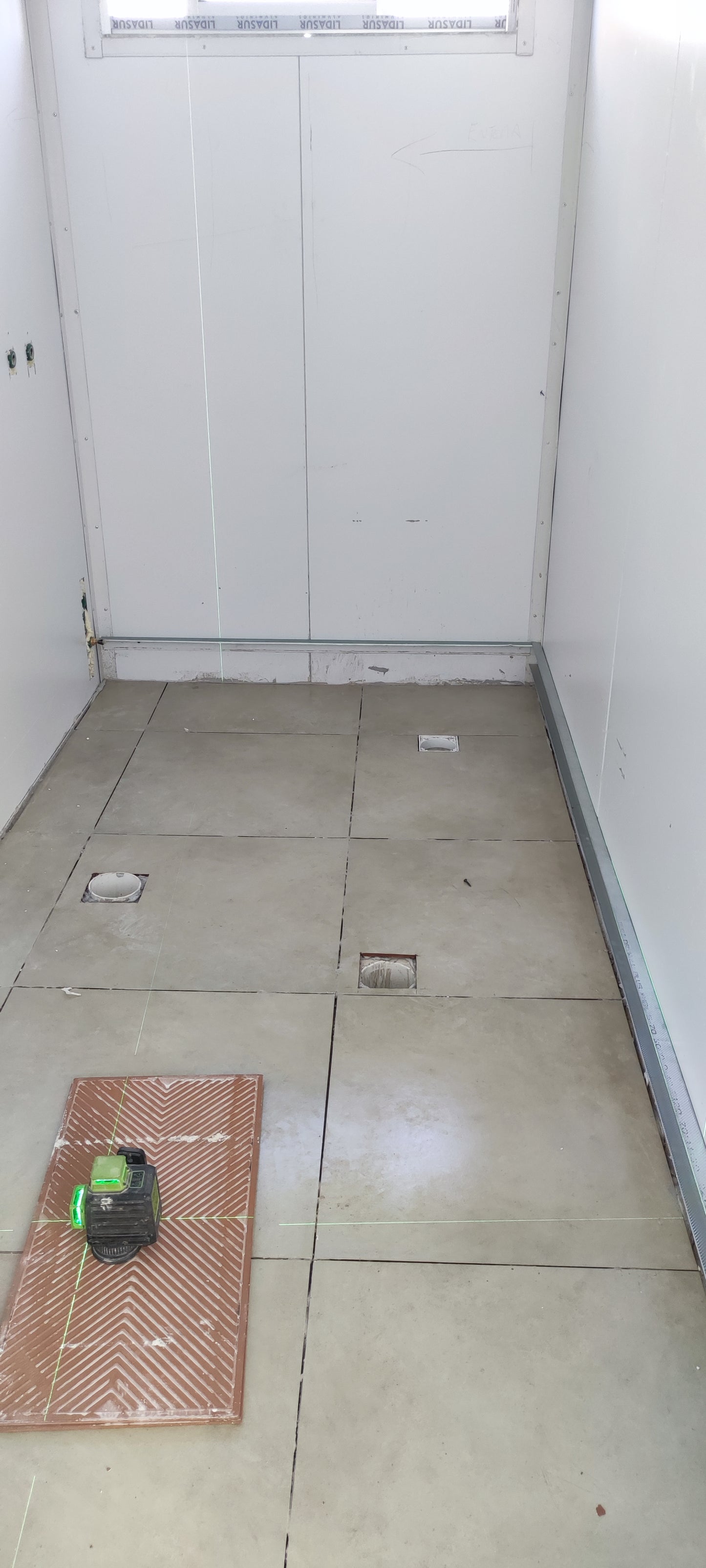 Construcciones de galpones y todo tipo de estructura metalicas también albañilería y pintura en general.
