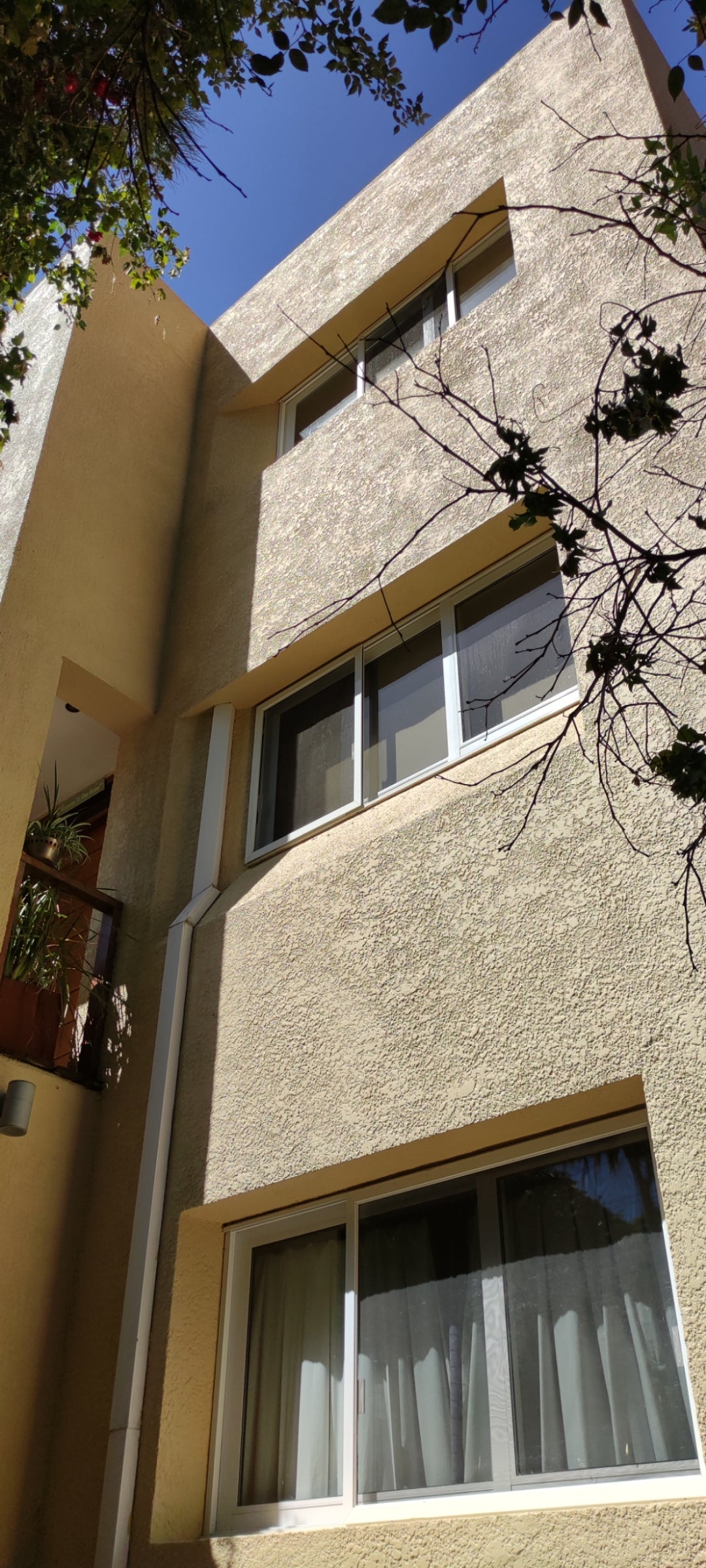 Construcciones de galpones y todo tipo de estructura metalicas también albañilería y pintura en general.