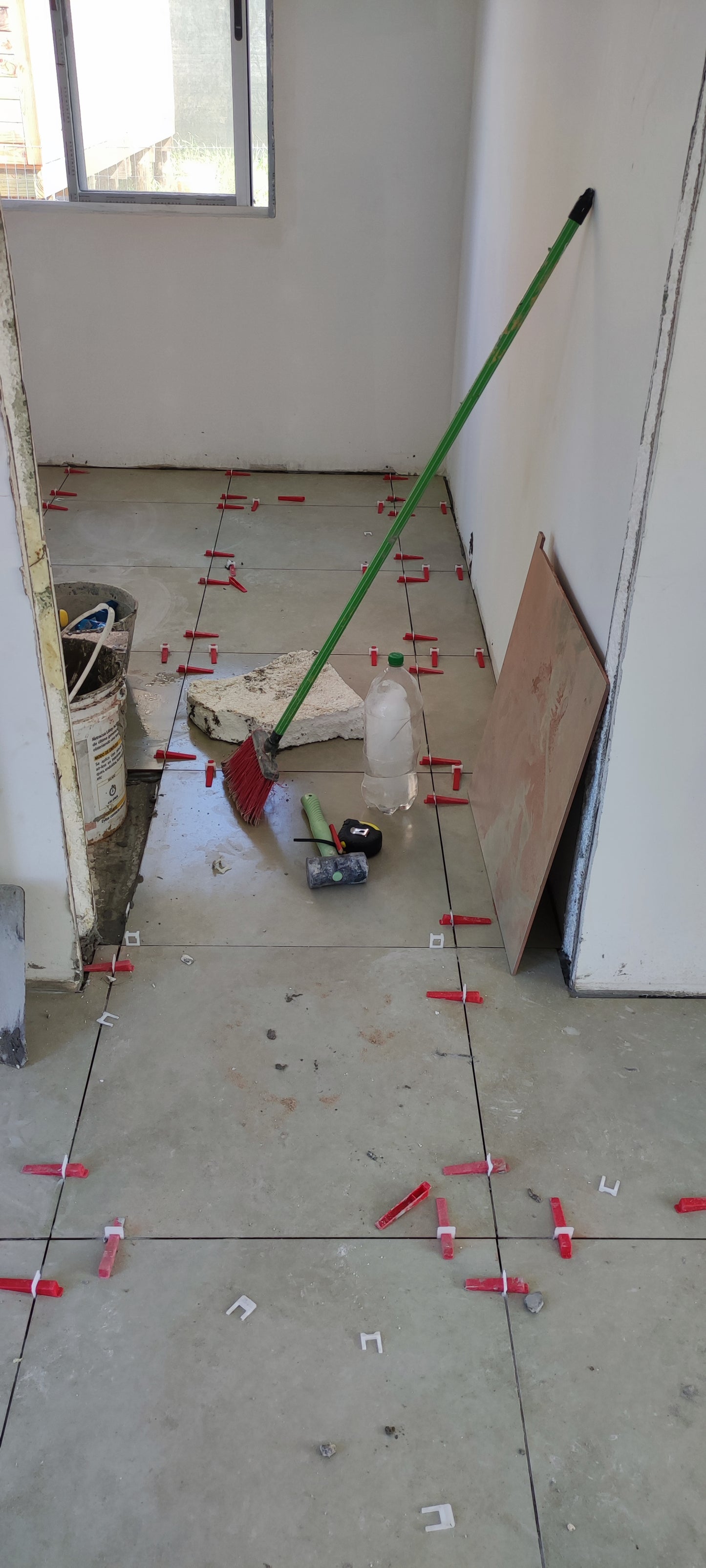 Construcciones de galpones y todo tipo de estructura metalicas también albañilería y pintura en general.