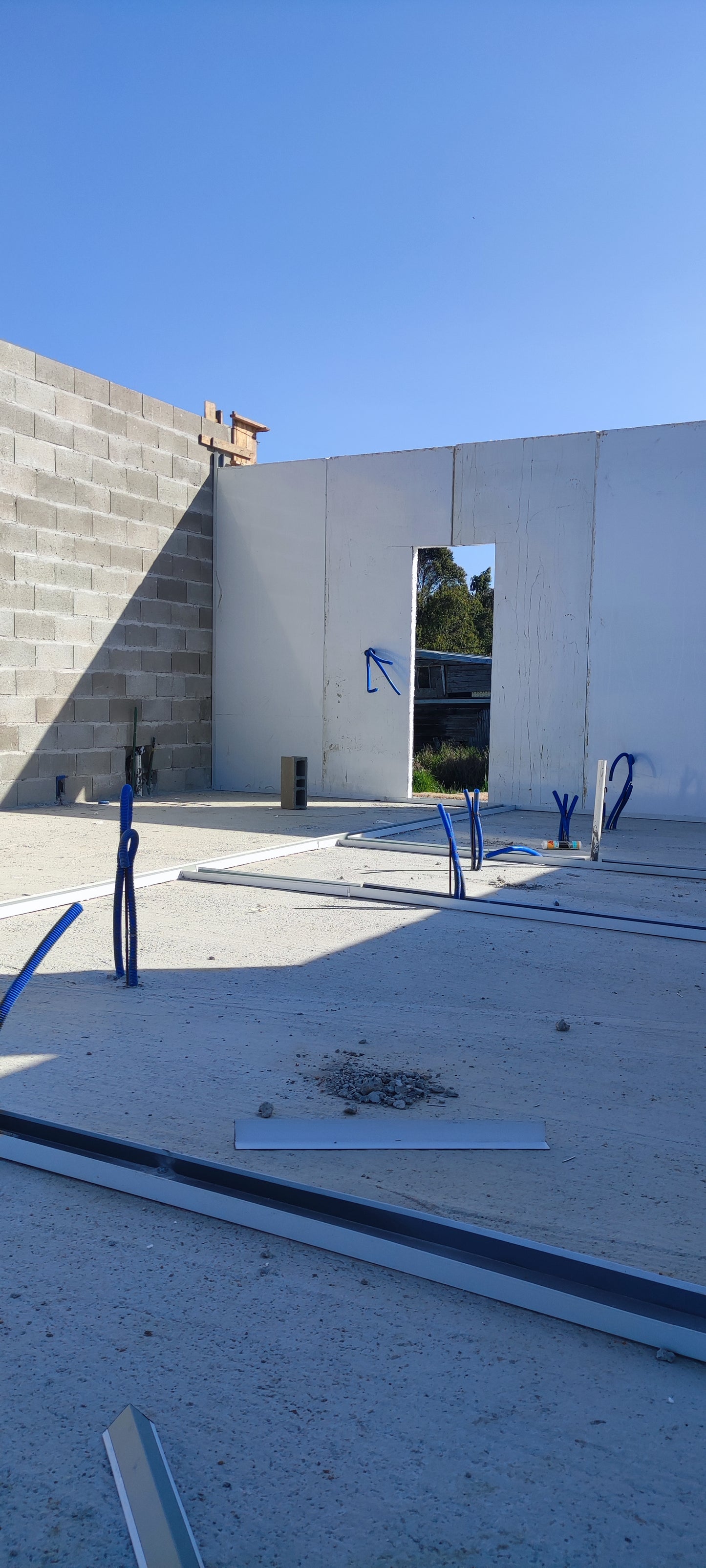 Construcciones de galpones y todo tipo de estructura metalicas también albañilería y pintura en general.