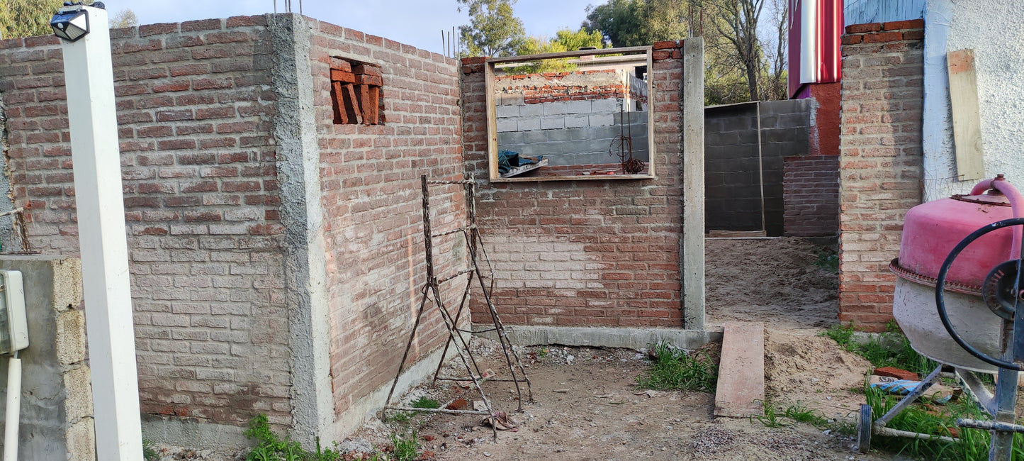 Construcciones de galpones y todo tipo de estructura metalicas también albañilería y pintura en general.